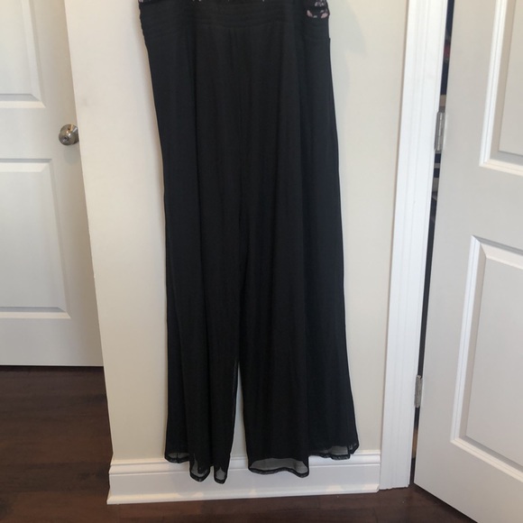 Torrid Women’s Size 4 Black and Floral Jumpsuit NWT - Picture 5 of 11